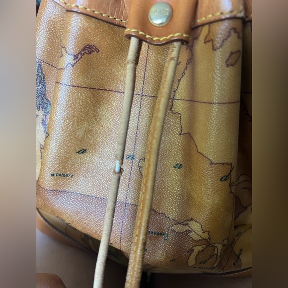 Alviero Martini Bucket Bag with bag tag - Picture 8 of 10